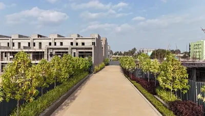 Sarjapura: landscaped avenue between the villas